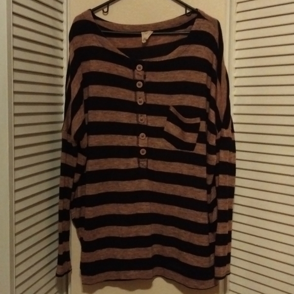 Women's blouse - Picture 1 of 3